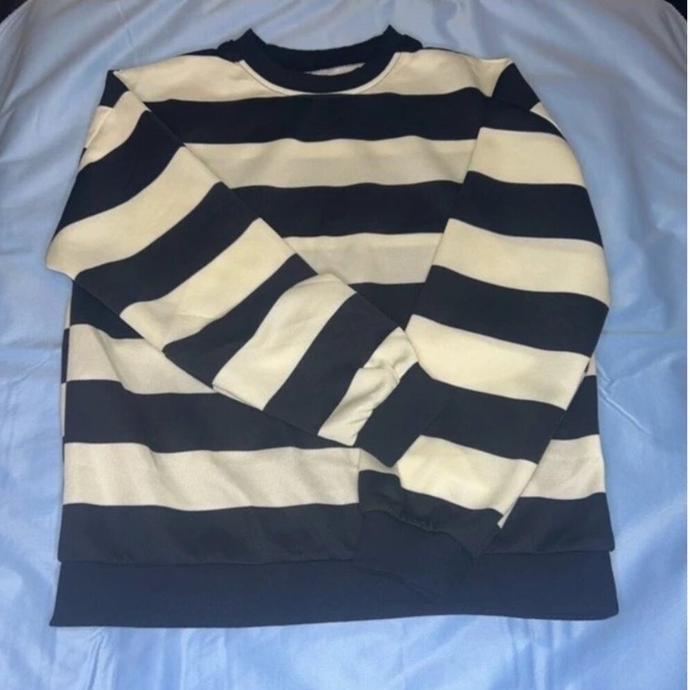 NWOT Girls Sweater size 12-14 Y extra large